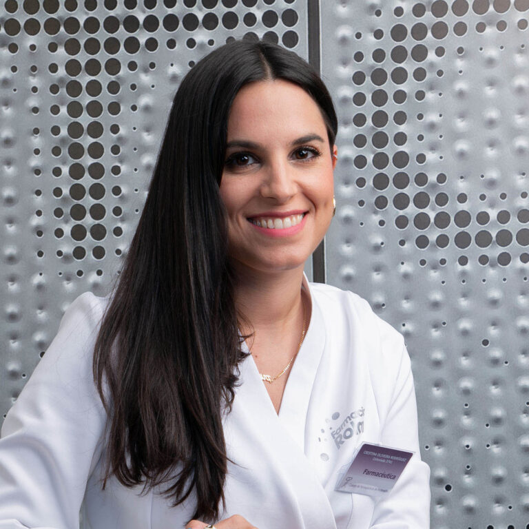 foto de Cristina, farmacéutica adjunta y asesora en dermofarmacia